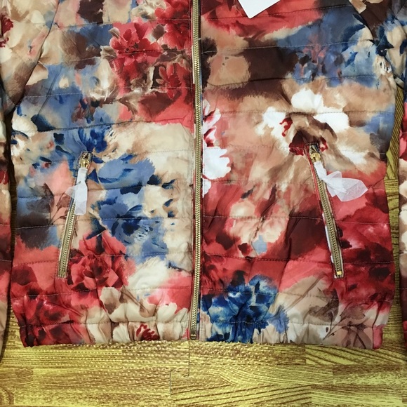 ๐Host Pick๐๐บFLORAL PRINT PUFFER JACKET ๐บ - Picture 4 of 5